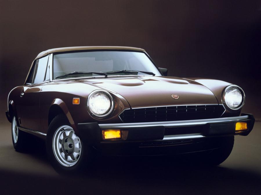  Fiat Spider 2000 1979 года  (фото 1 из 8)